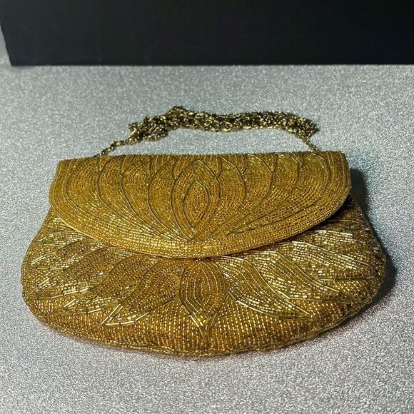 Beautiful Lotus Flower Beaded Bag with Gold Chain Vintage. P19 - Picture 1 of 5